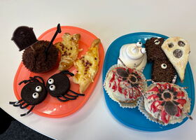 Halloweenleckereien: Oreospinnenkekse, Spinnenmuffins, Geistergebäck
